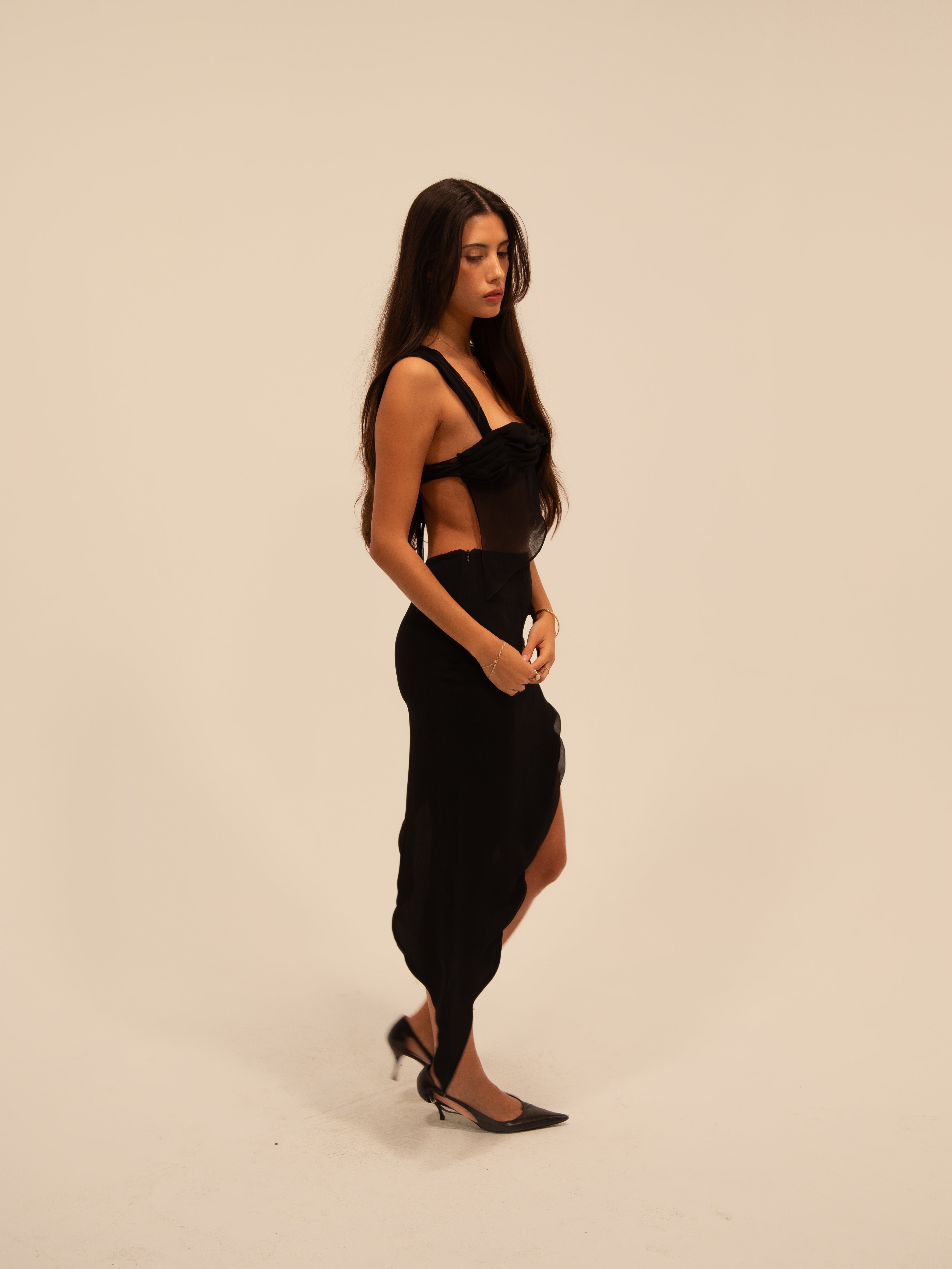 SWOOSH SKIRT IN BLACK