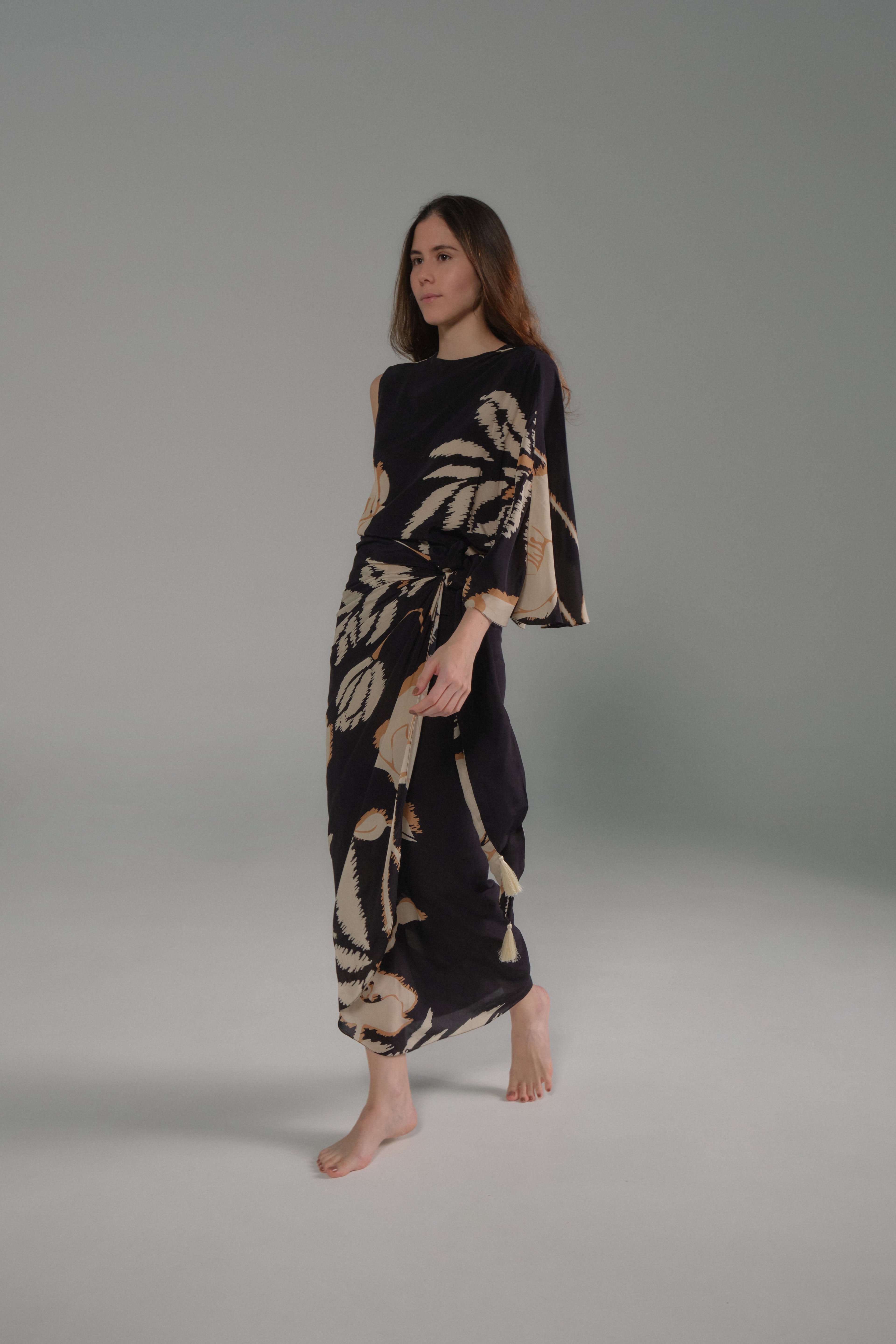 Gonzalez Crepe Chine Blouse / Black - Beige Gladiolos