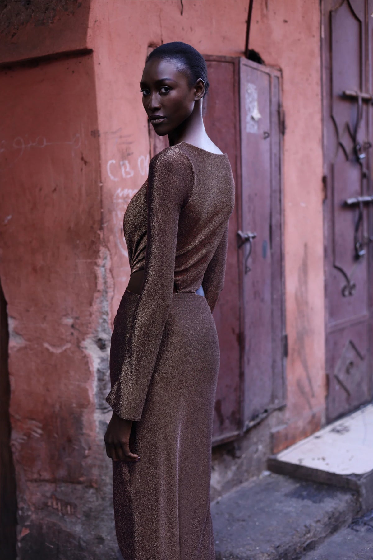 Vestido Luxor de Baobab en color shimmer, largo maxi con tela brillante y estilo sofisticado.