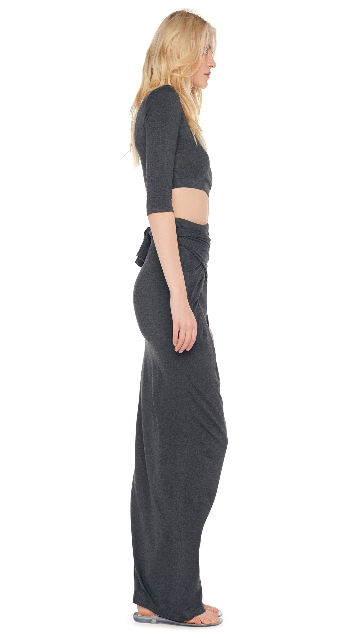 SCOOP NECK CROPPED TOP