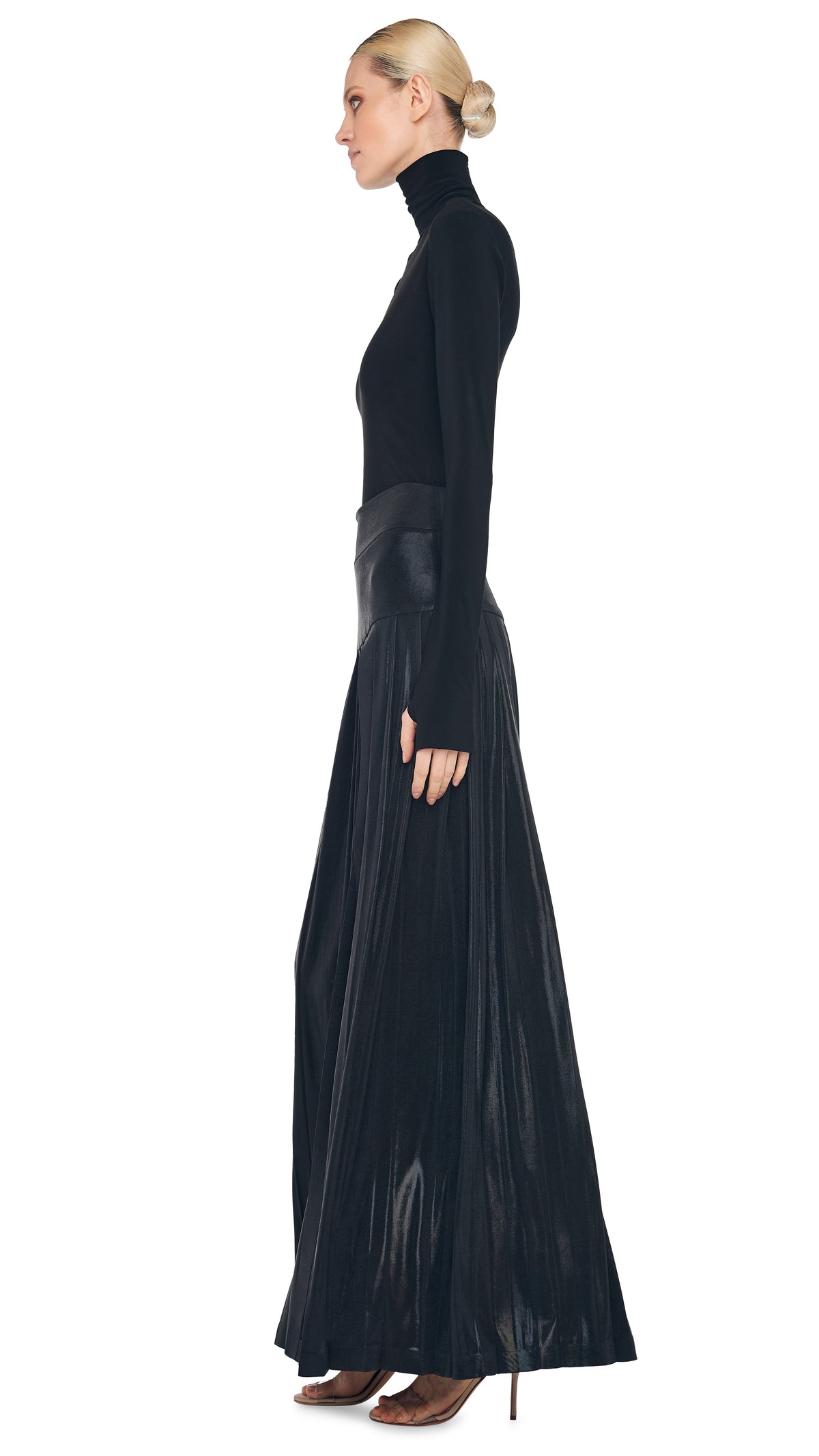 PLEATED LONG SKIRT WITH SLIT