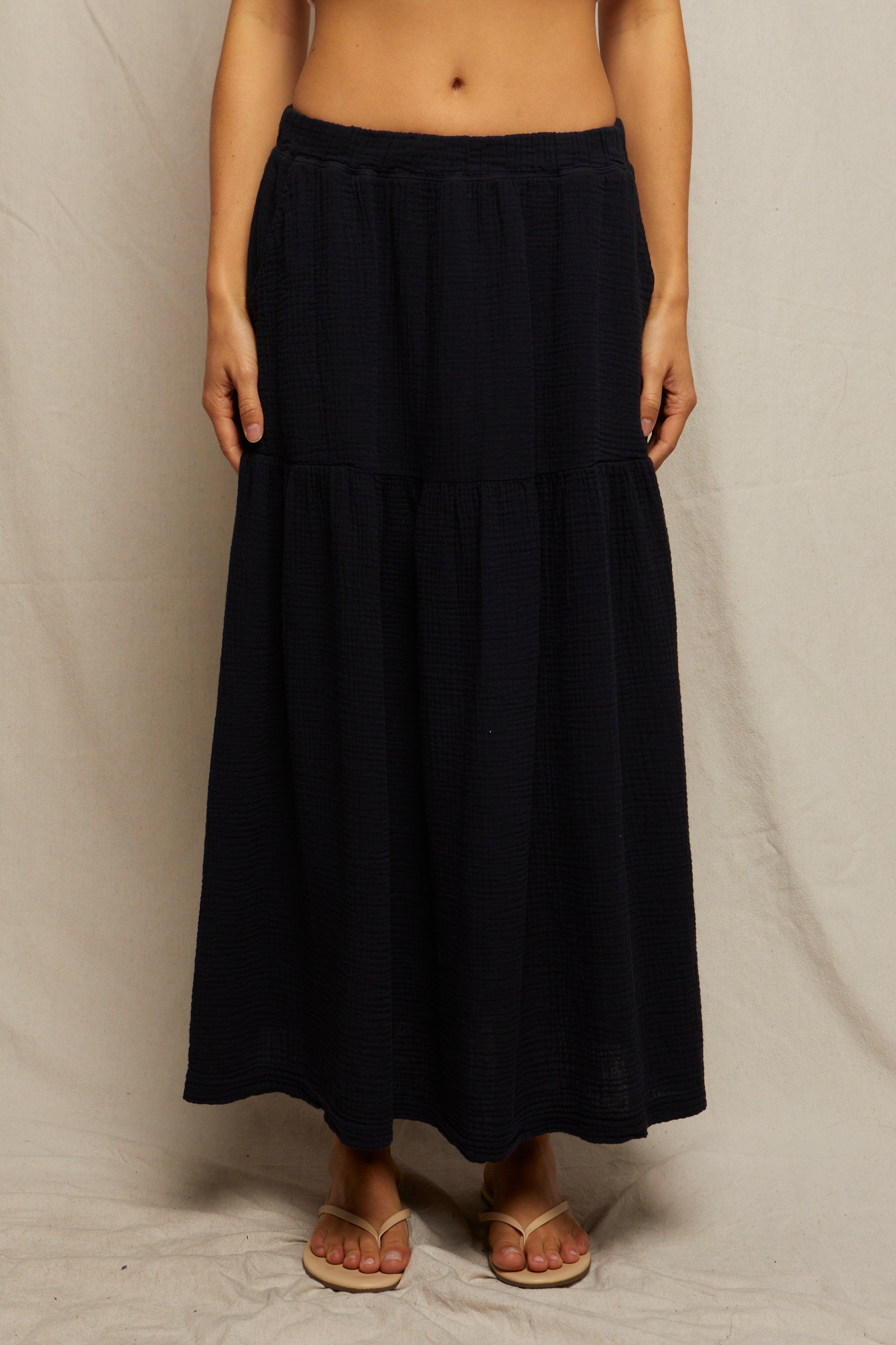 bella double gauze pull on skirt | true black