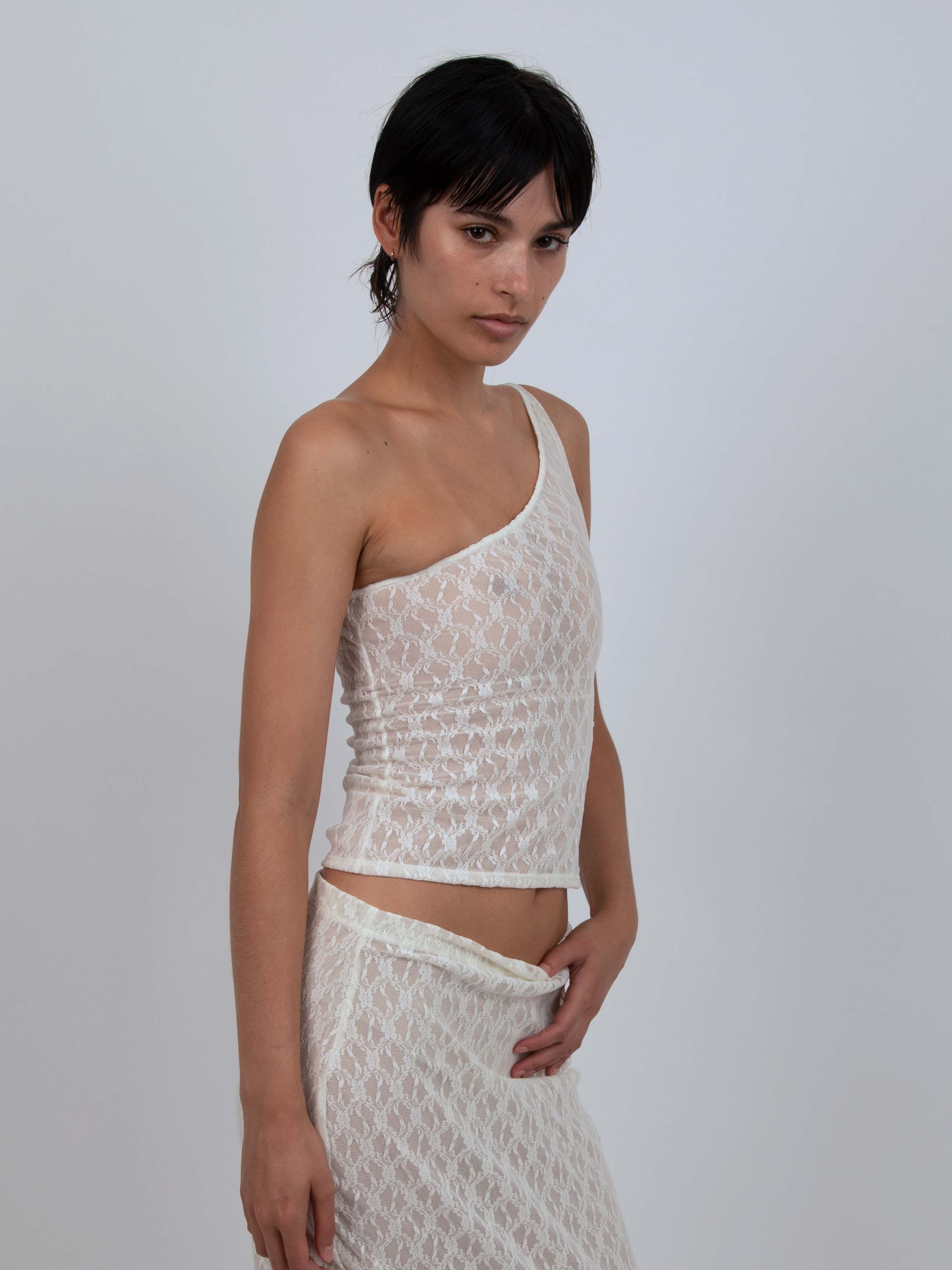 ONE SHOULDER TOP IN WHITE LACE