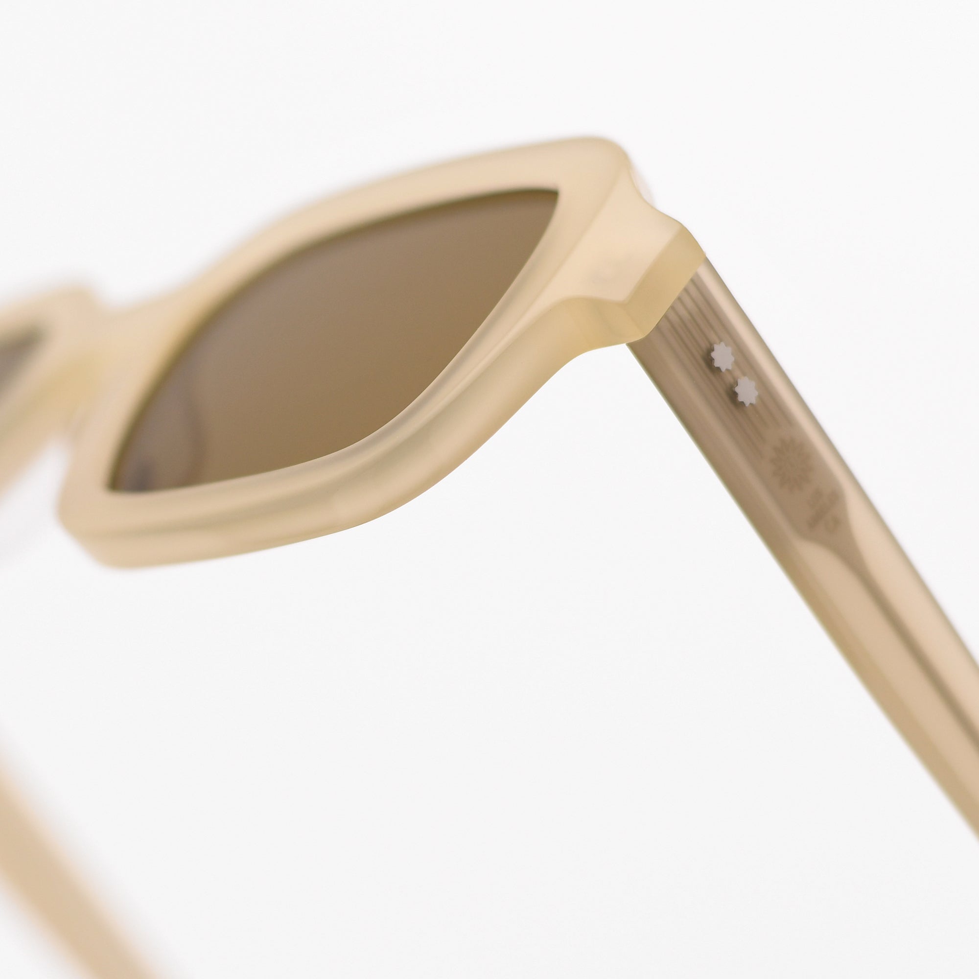 Oyster / Brown
