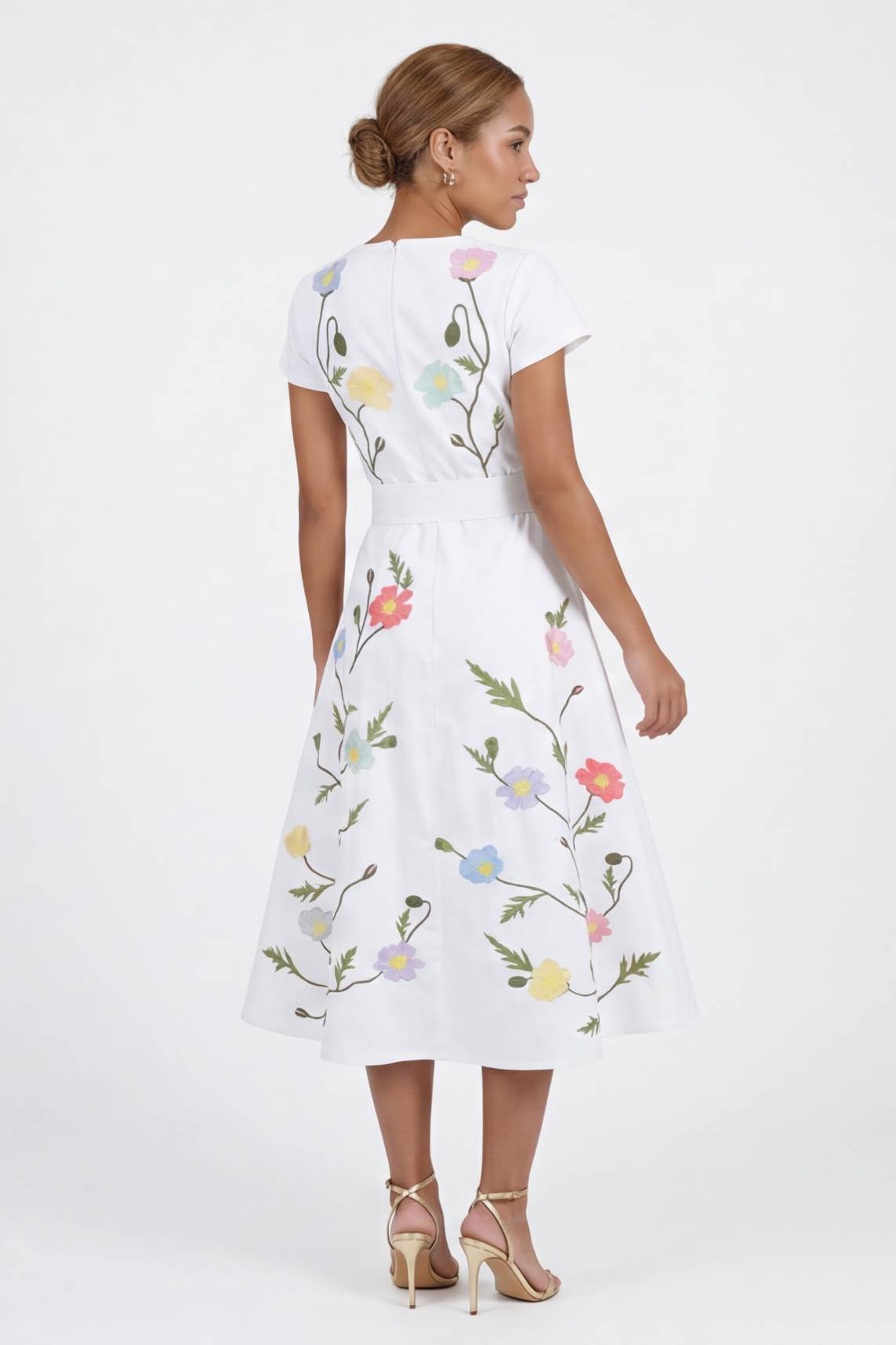 Busayo | White