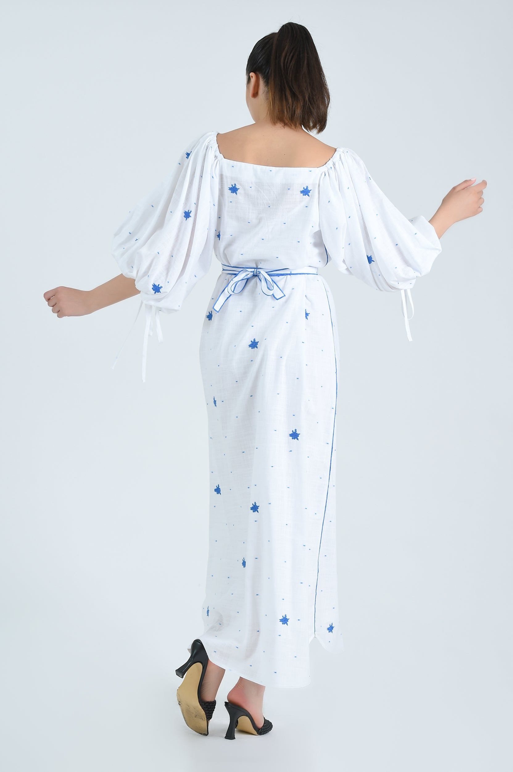 Nilufer | White