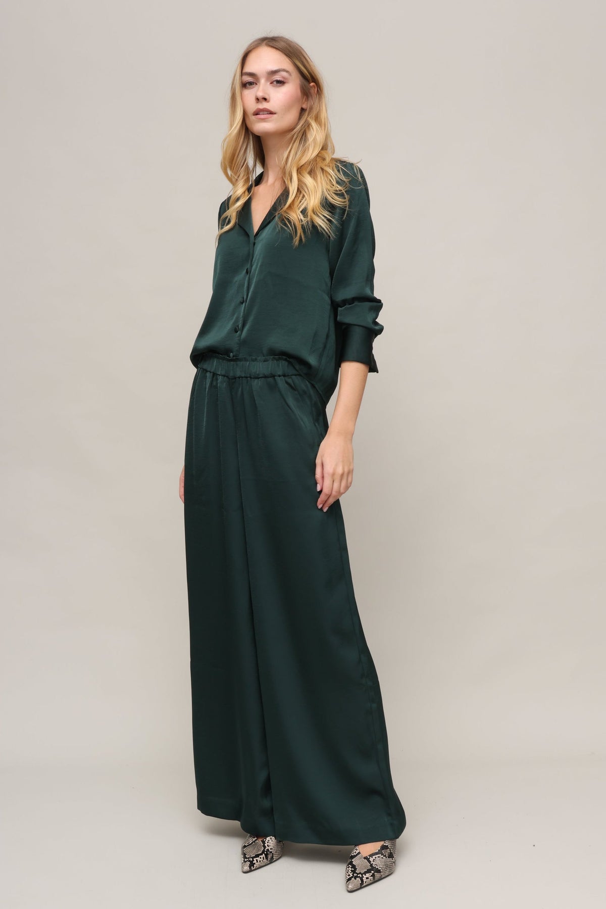 GREEN