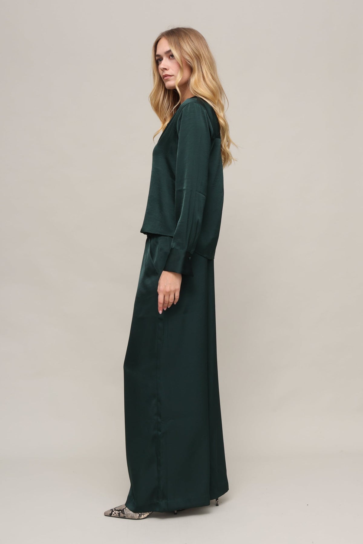 GREEN