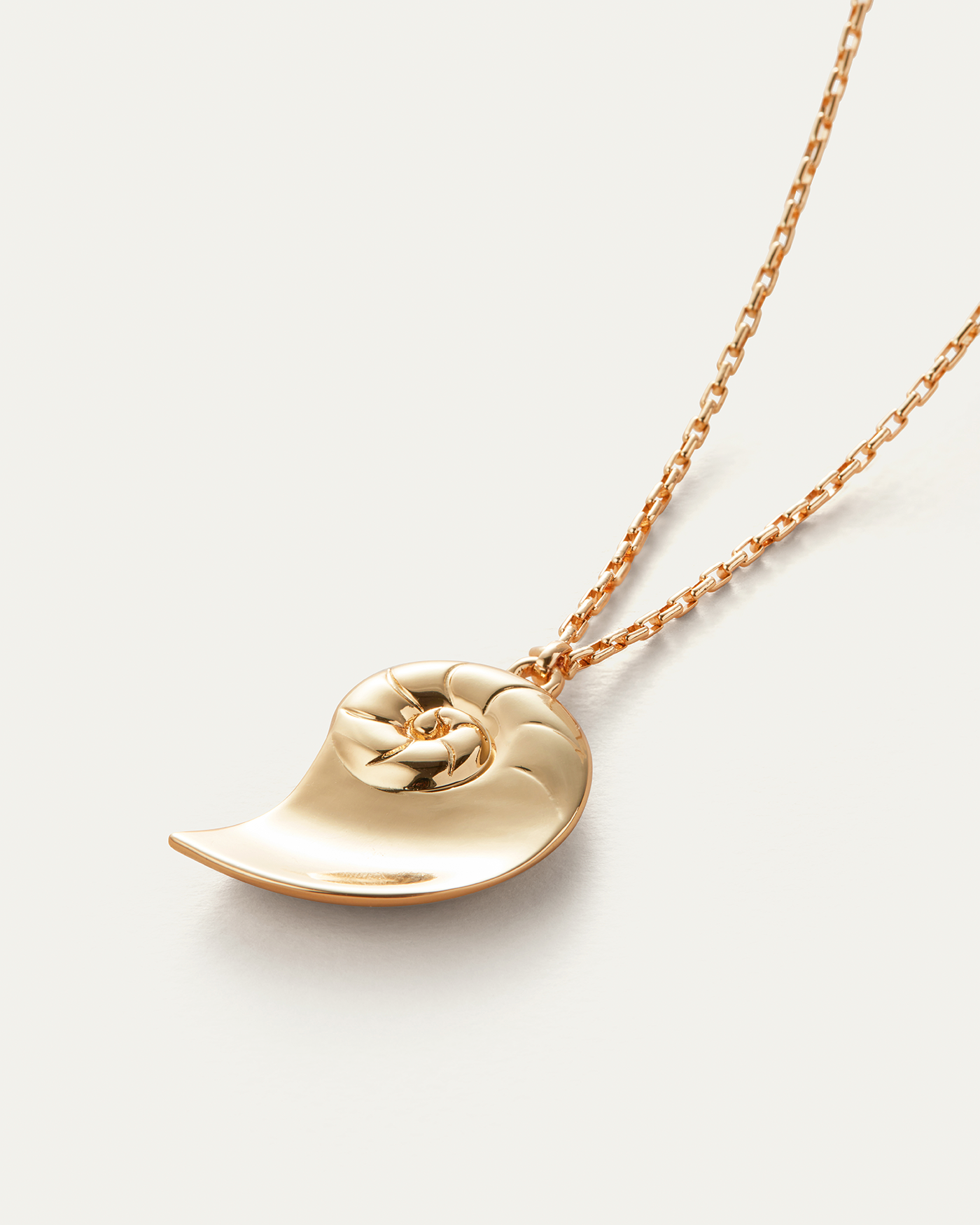 Dylan Pendant Necklace Gold