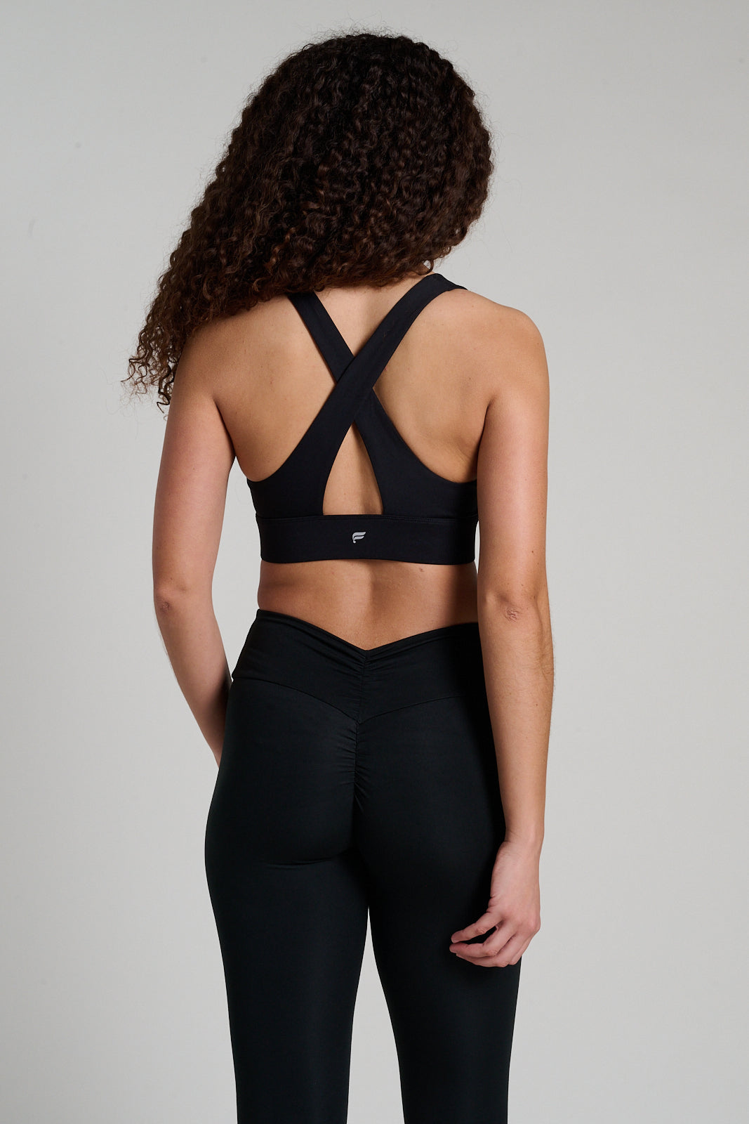 Oasis Twist Sports Bra | Fabletics