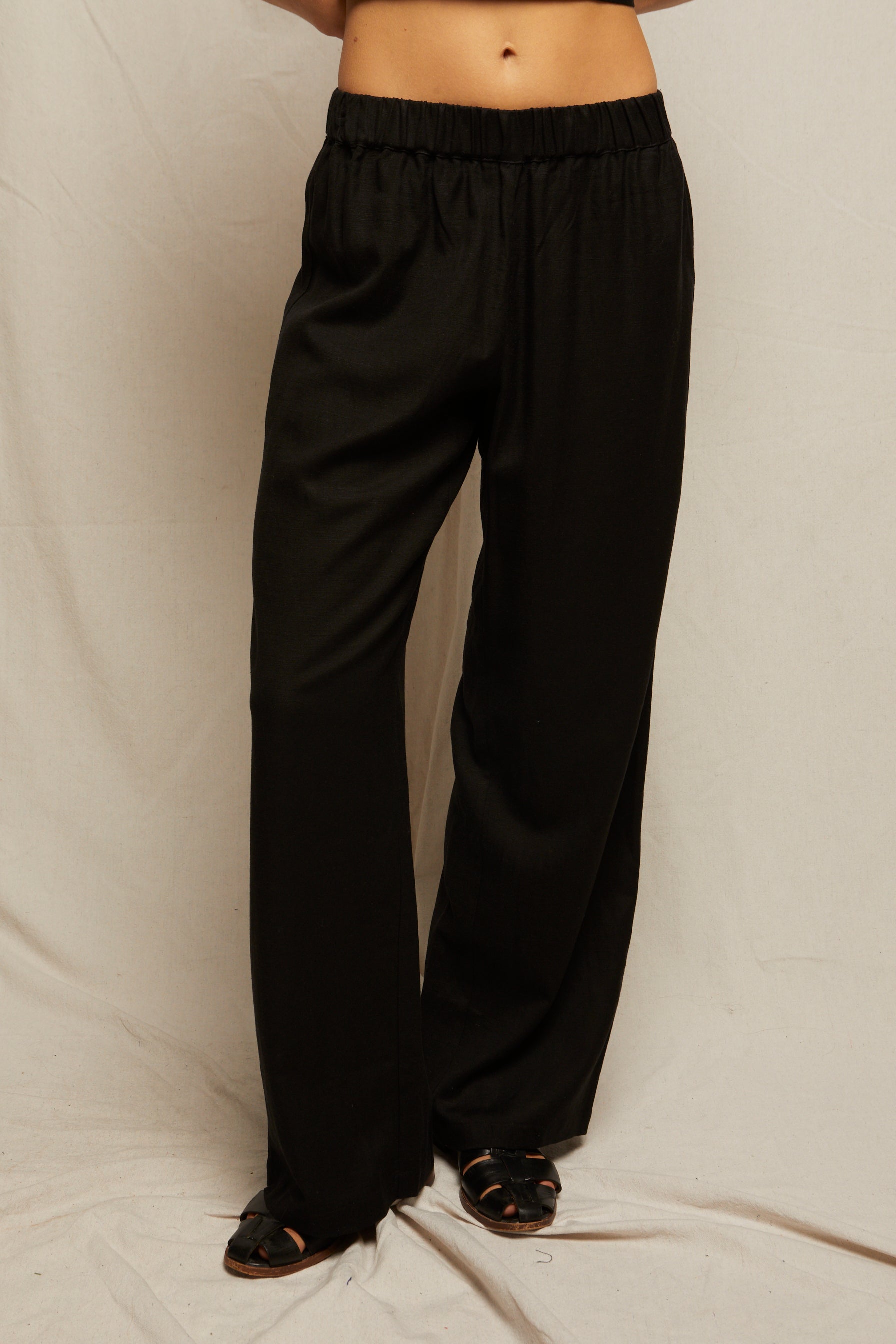 Georgette | True Black - Perfect White Tee