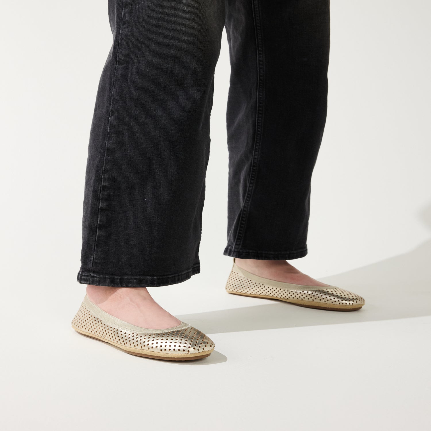 SAMARA IN GOLD METALLIC PERFORATED - Yosi Samra  -