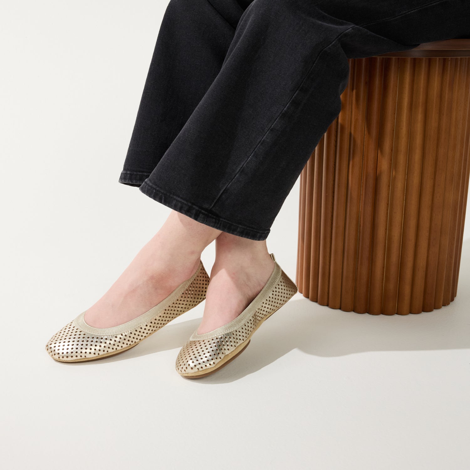 SAMARA IN GOLD METALLIC PERFORATED - Yosi Samra  -
