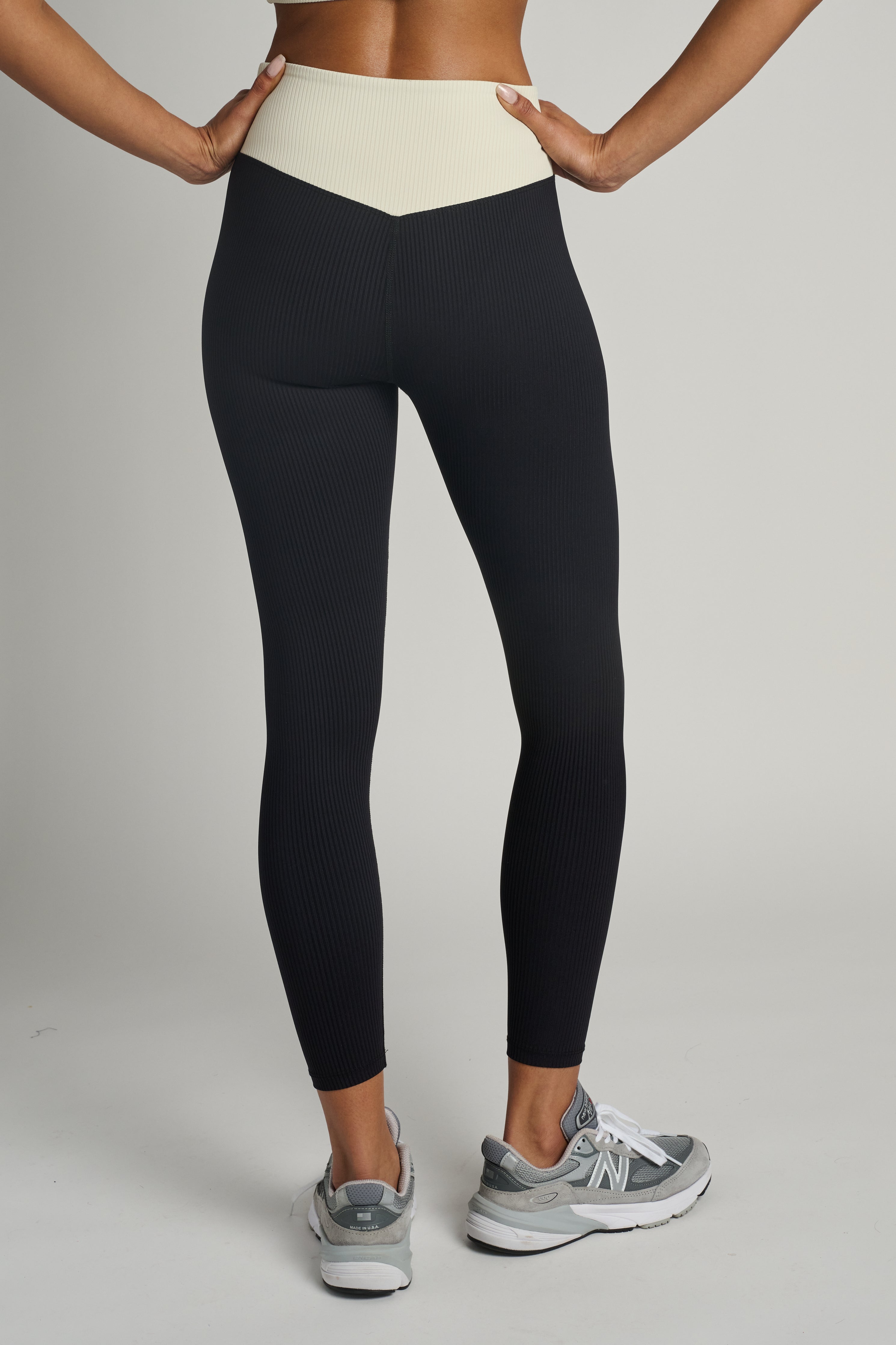 Ribbed Two Tone Dip Legging | Year of Ours