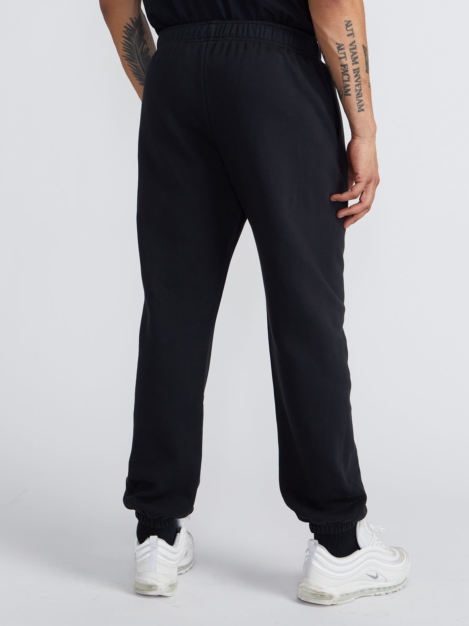 BILLIE CORE BLACK SC SWEATPANT | Soul by SoulCycle