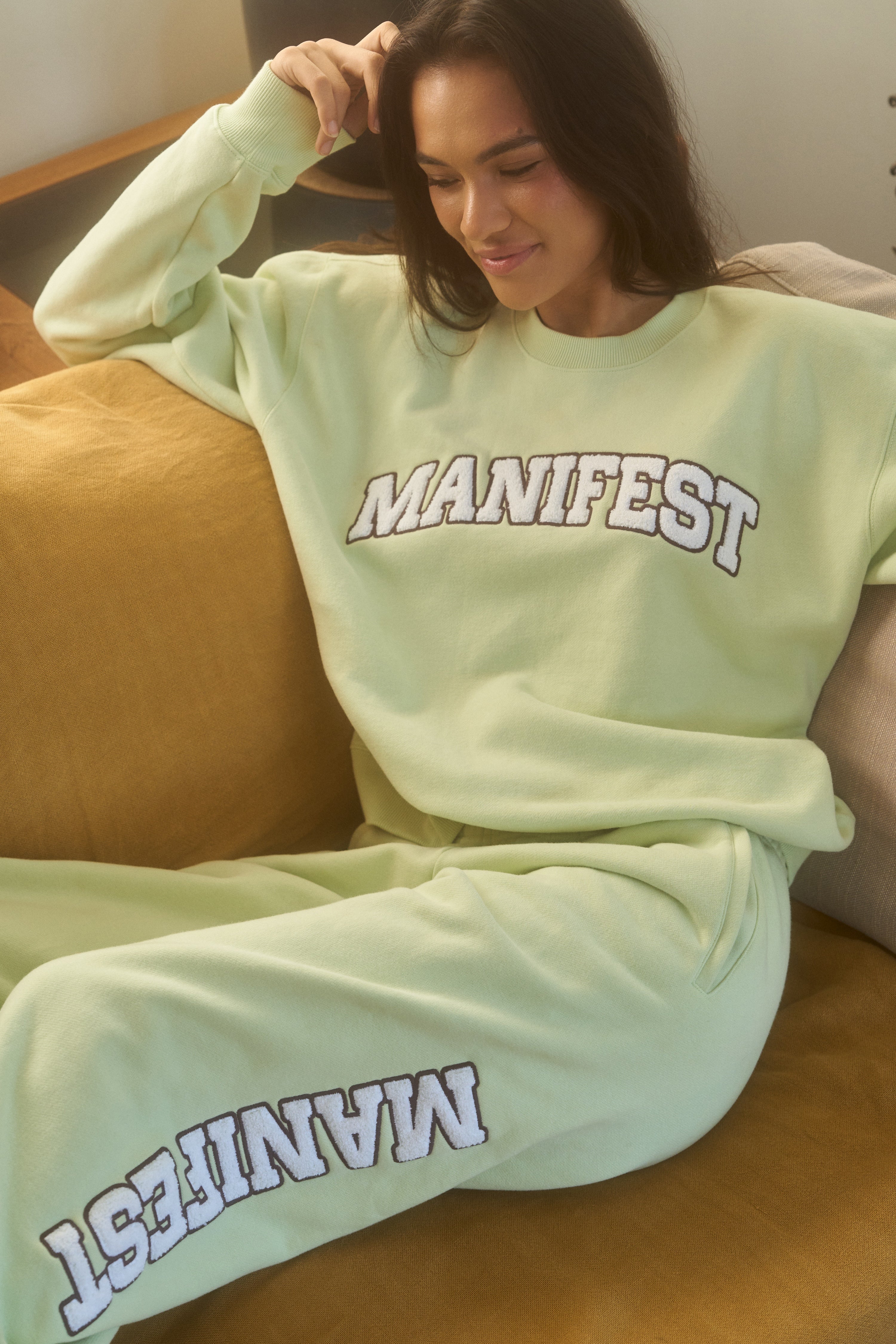 Manifest Classic Crewneck