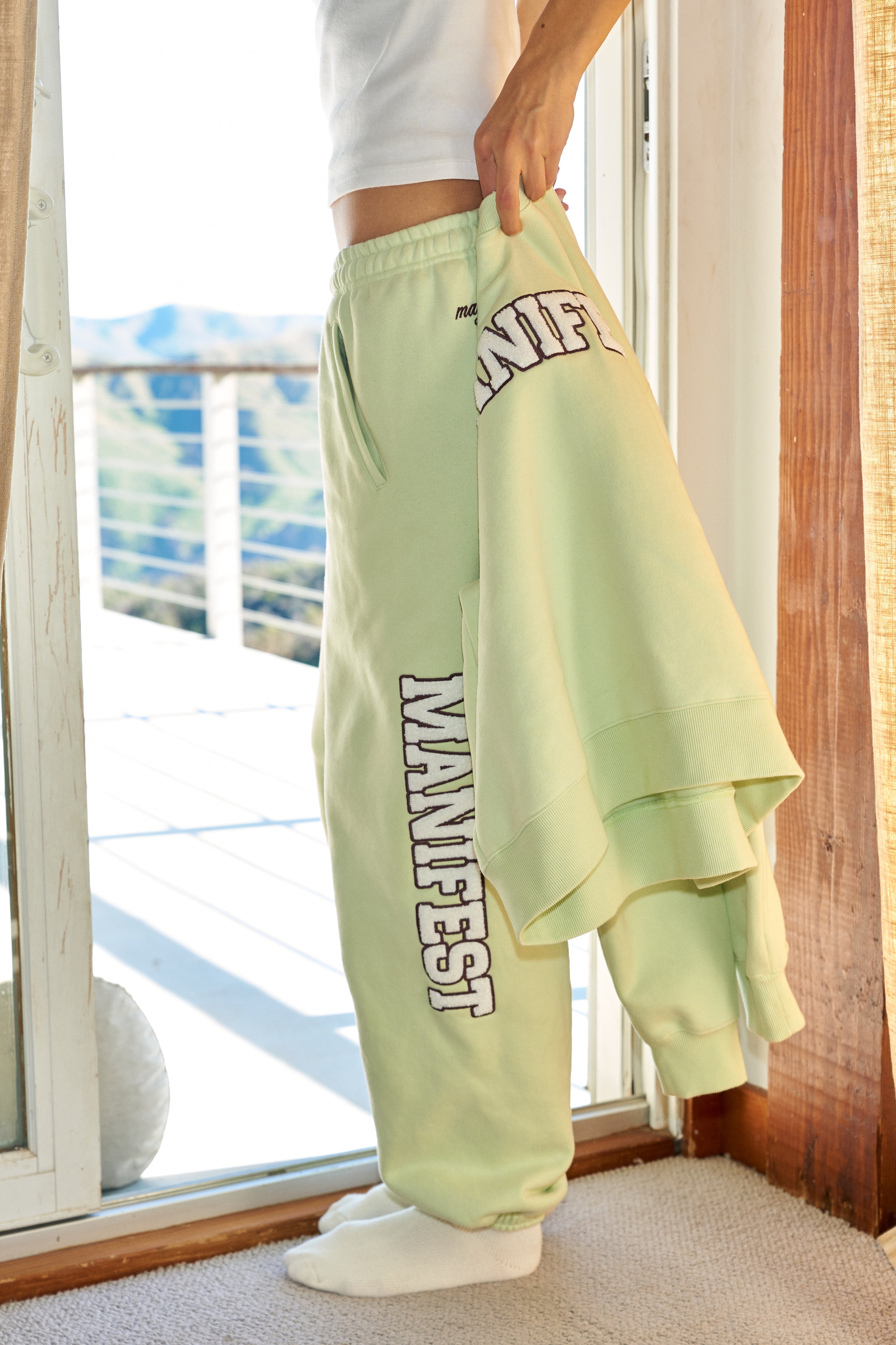 Manifest Classic Sweatpants