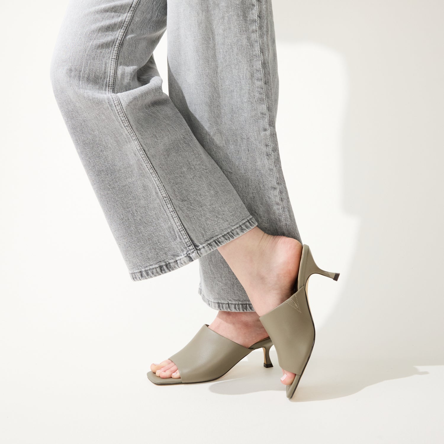 WREN IN TAUPE LEATHER - Yosi Samra  -