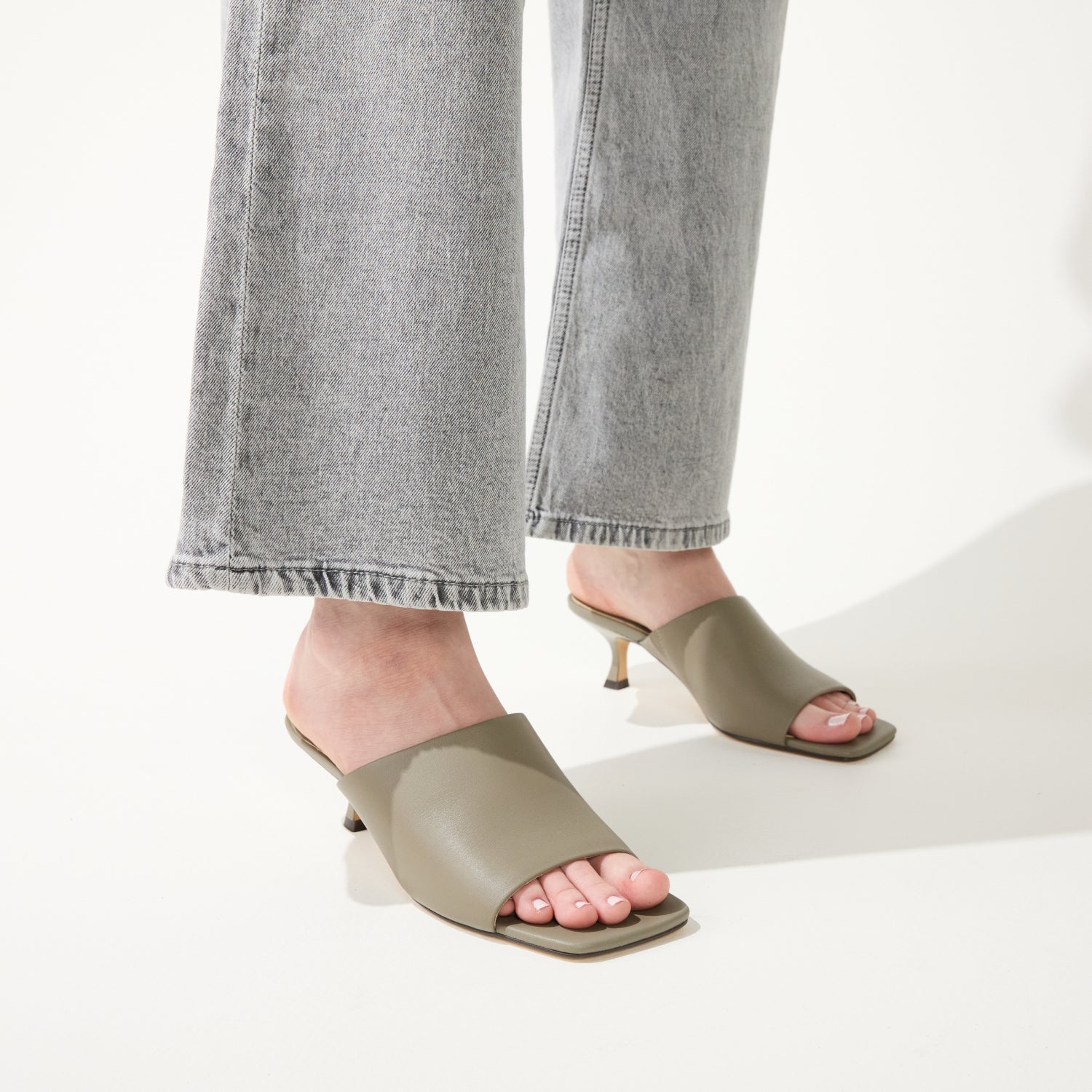 WREN IN TAUPE LEATHER - Yosi Samra  -