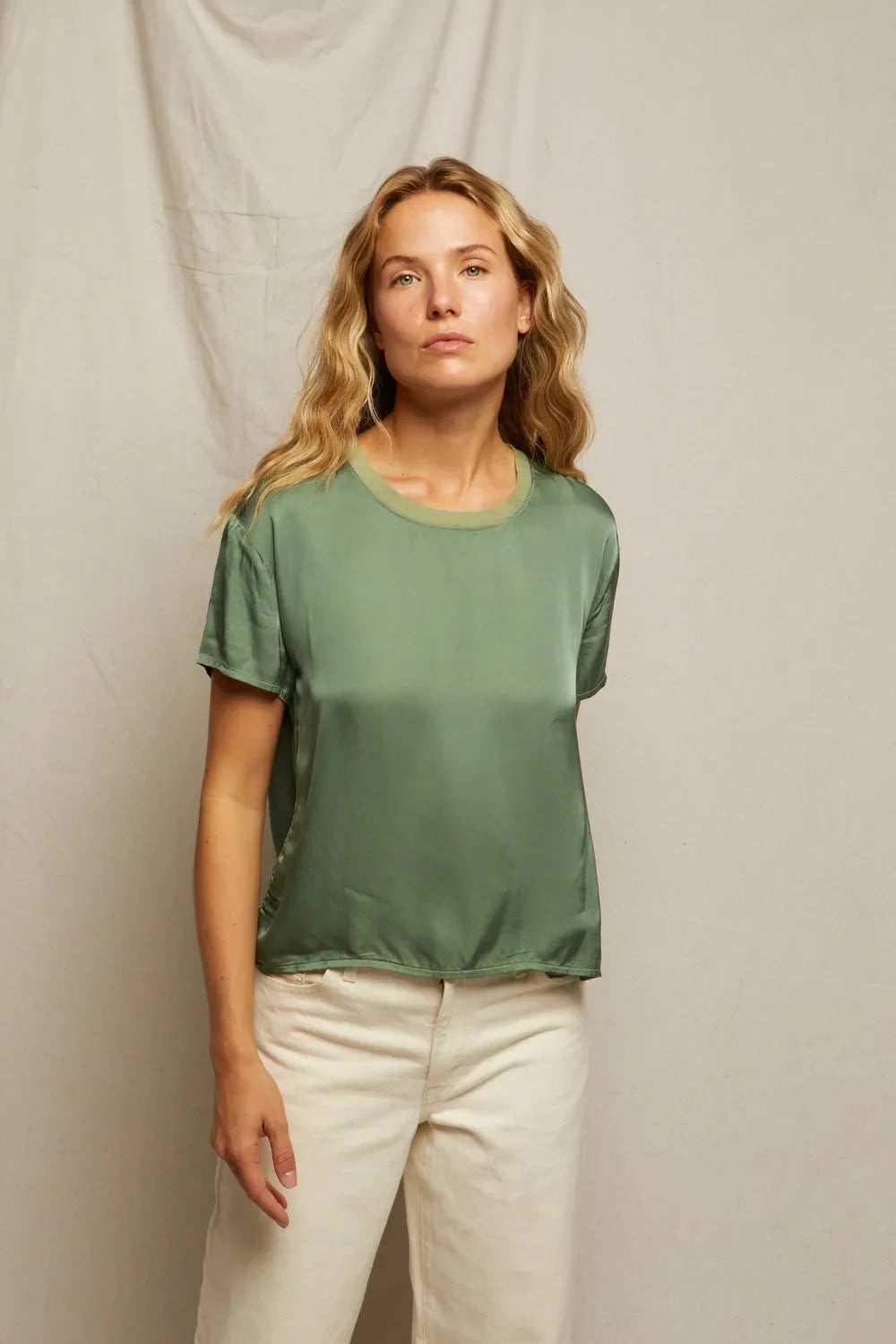 delphine luxe satin crewneck tee | aloe