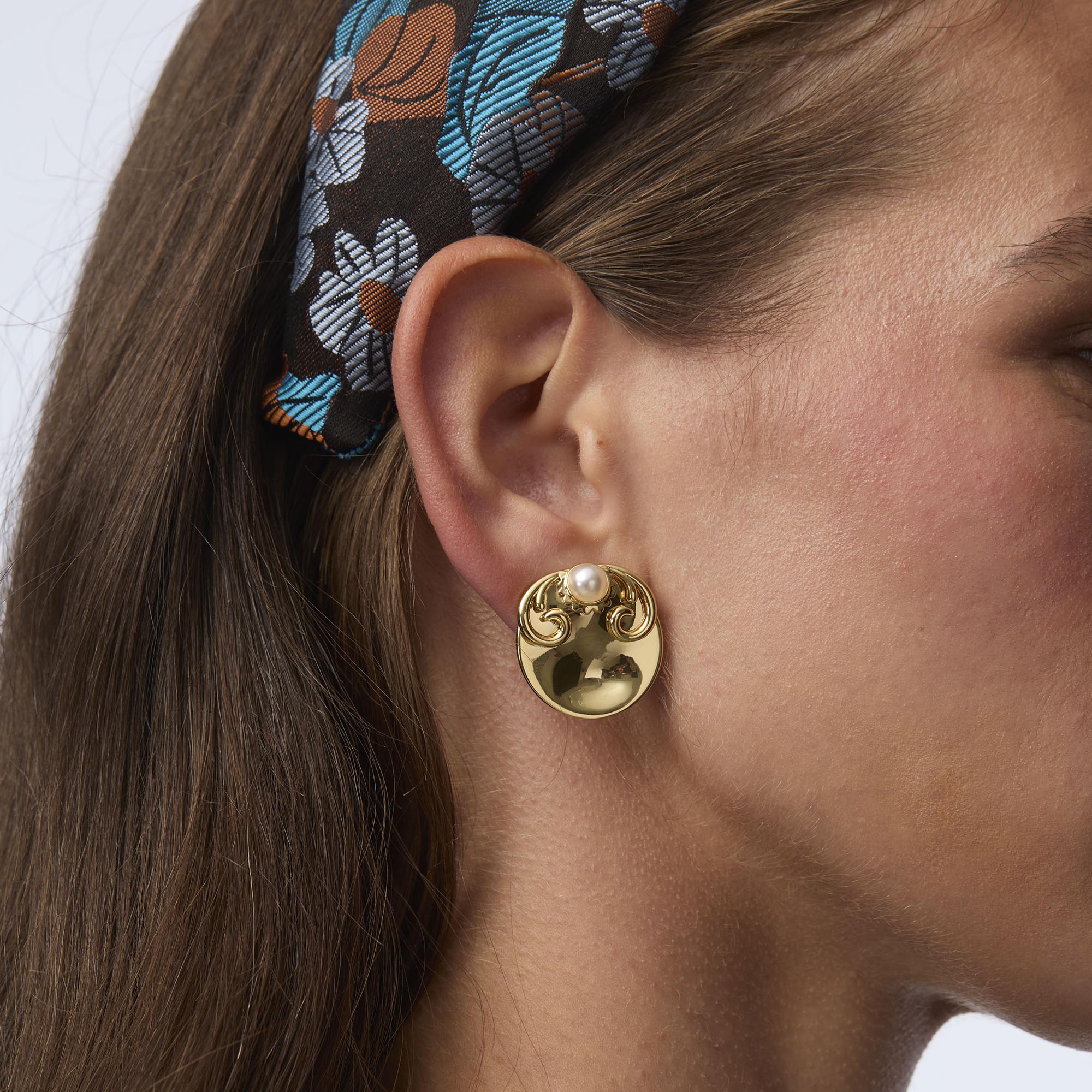 Lele Sadoughi EARRINGS GOLD FILIGREE DISK BUTTON EARRINGS